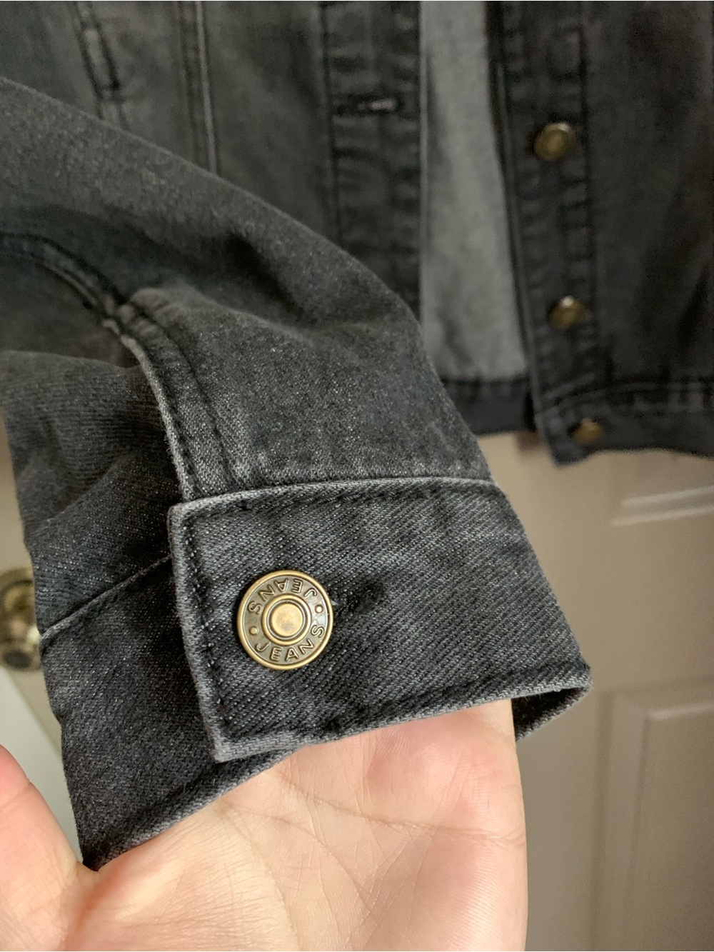 Stretch Denim Trucker Jacket Size M Charcoal Gray Distressed Gold Buttons Y2K - Picture 3 of 12